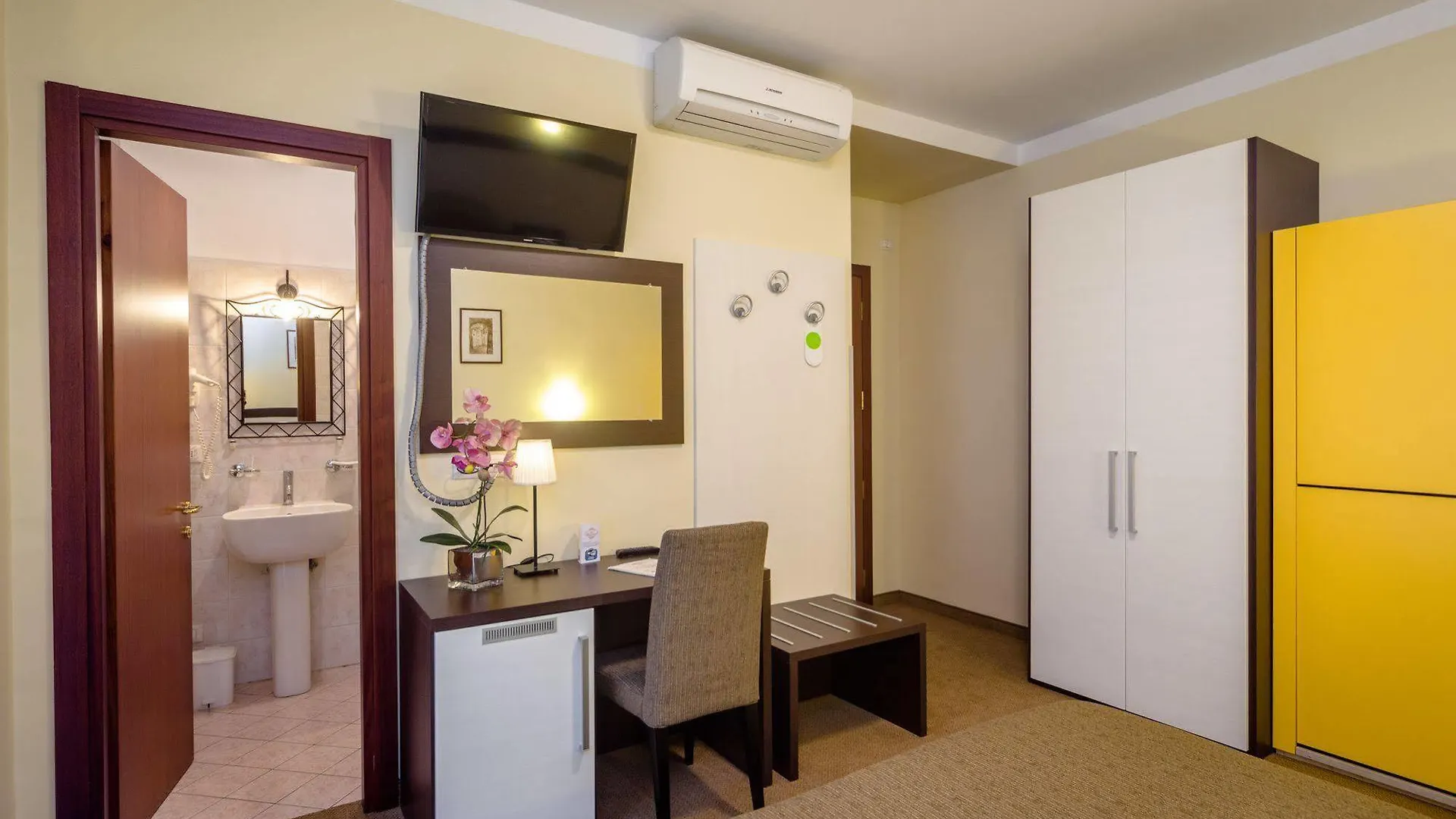 Hotel Boccascena Genoa